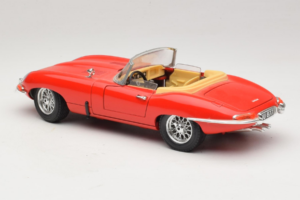 Jaguar E-Type Series 1 Kabriolets Sarkans Bburago 1:18 3038 Metāls — attēls 6 no 8