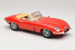 Jaguar E-Type Series 1 Kabriolets Sarkans Bburago 1:18 3038 Metāls — attēls 7 no 8
