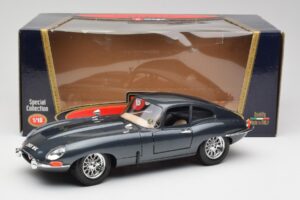 Jaguar E-Type Series 1 Zaļš Bburago 1:18 3018-M1 Metāls — attēls 2 no 8