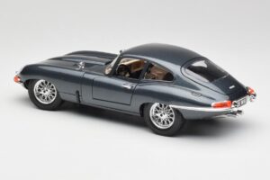 Jaguar E-Type Series 1 Zaļš Bburago 1:18 3018-M1 Metāls — attēls 4 no 8