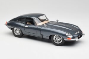 Jaguar E-Type Pelēks Bburago 1:18 30018 Metāls — attēls 6 no 8