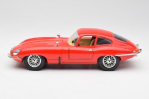 Jaguar E-Type Sarkans Bburago 1:18 3018 Metāls — attēls 4 no 8