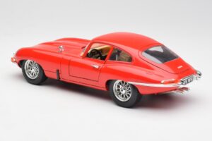 Jaguar E-Type Sarkans Bburago 1:18 3018 Metāls — attēls 7 no 8