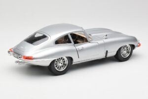 Jaguar E-Type Series 1 Sudrabs Bburago 1:18 3018-M2 Metāls — attēls 3 no 8