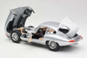 Jaguar E-Type Series 1 Sudrabs Bburago 1:18 3018-M2 Metāls — attēls 5 no 8