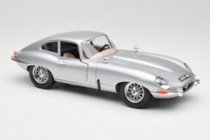Jaguar E-Type Series 1 Sudrabs Bburago 1:18 3018-M2 Metāls — attēls 6 no 8