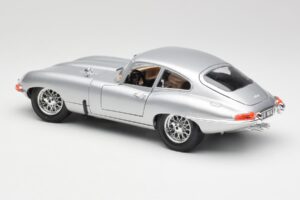 Jaguar E-Type Series 1 Sudrabs Bburago 1:18 3018-M2 Metāls — attēls 7 no 8