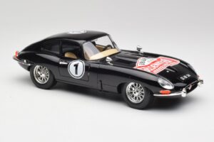 Jaguar E-Type Series 1 #1 British Racing Green Bburago 1:18 3018-M3 Metāls — attēls 6 no 8