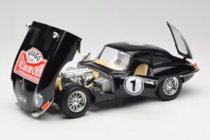 Jaguar E-Type Series 1 #1 British Racing Green Bburago 1:18 3018-M3 Metāls — attēls 2 no 8