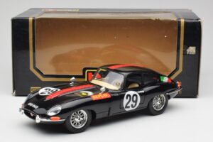 Jaguar E-Type #29 Melns Bburago 1:18 3018-M4 Metāls — attēls 8 no 8