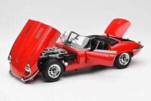 Jaguar E-Type Roadster Series III V12 Sarkans AUTOart 1:18 73523 Metāls — attēls 2 no 8