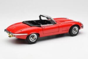 Jaguar E-Type Roadster Series III V12 Sarkans AUTOart 1:18 73523 Metāls — attēls 3 no 8