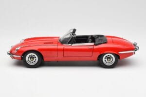 Jaguar E-Type Roadster Series III V12 Sarkans AUTOart 1:18 73523 Metāls — attēls 4 no 8