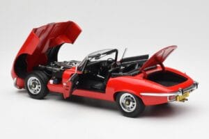 Jaguar E-Type Roadster Series III V12 Sarkans AUTOart 1:18 73523 Metāls — attēls 5 no 8