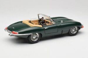 Jaguar E-Type Series 1 Roadster Zaļš Bburago 1:18 3018-M5 Metāls — attēls 3 no 8