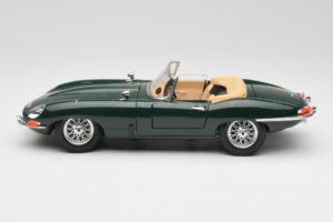 Jaguar E-Type Series 1 Roadster Zaļš Bburago 1:18 3018-M5 Metāls — attēls 4 no 8