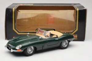 Jaguar E-Type Series 1 Roadster Zaļš Bburago 1:18 3018-M5 Metāls — attēls 8 no 8