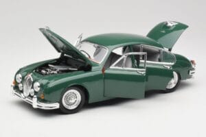 Jaguar Mark II British Racing Zaļš & Zils Salons Maisto 1:18 59001 Metāls — attēls 2 no 8
