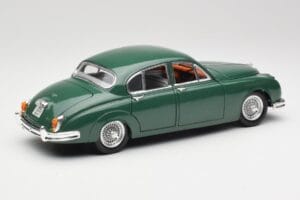 Jaguar Mark II British Racing Zaļš & Zils Salons Maisto 1:18 59001 Metāls — attēls 3 no 8