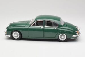 Jaguar Mark II British Racing Zaļš & Zils Salons Maisto 1:18 59001 Metāls — attēls 4 no 8