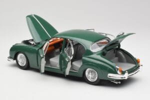 Jaguar Mark II British Racing Zaļš & Zils Salons Maisto 1:18 59001 Metāls — attēls 5 no 8