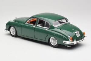 Jaguar Mark II British Racing Zaļš & Zils Salons Maisto 1:18 59001 Metāls — attēls 7 no 8