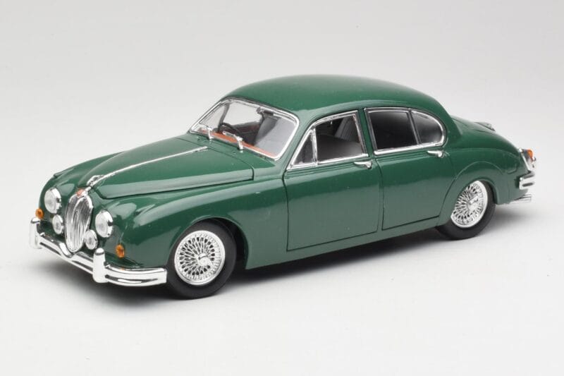 Jaguar Mark II British Racing Zaļš & Zils Salons Maisto 1:18 59001 Metāls