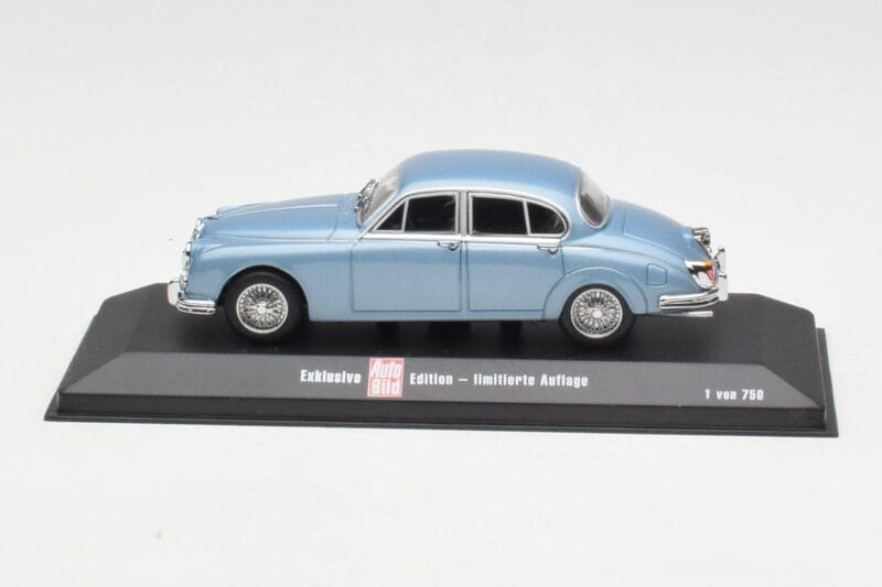 Jaguar Mk II Blue Metallic Minichamps 1:43 433130604 Metāls