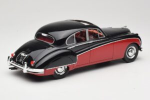 Jaguar Mk VIII Melns & Tumši Sarkans BoS Models 1:18 BOS408 Sveķi — attēls 2 no 6