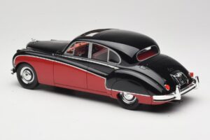 Jaguar Mk VIII Melns & Tumši Sarkans BoS Models 1:18 BOS408 Sveķi — attēls 5 no 6