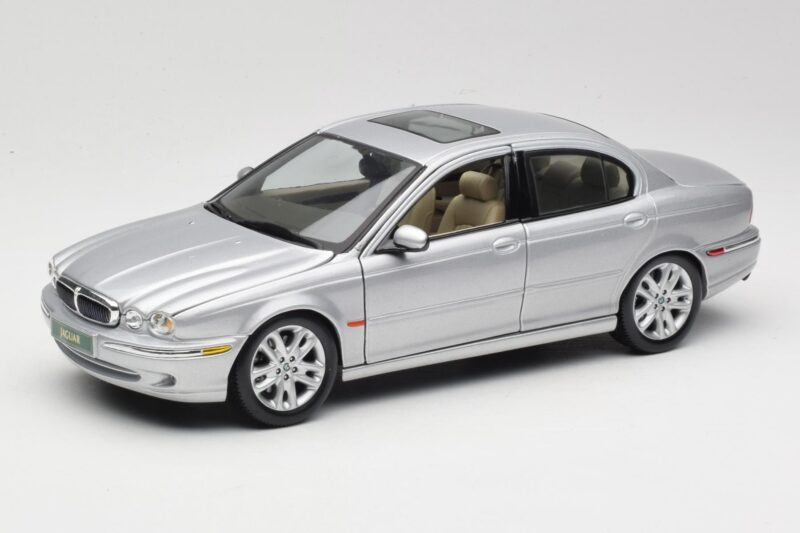 Jaguar X-Type Sudrabs Maisto 1:18 7271328 Metāls