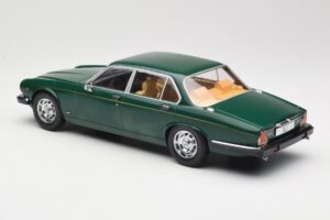 Jaguar XJ Series III Tumšizaļš MCG 1:18 MCG18175 Metāls — attēls 5 no 6