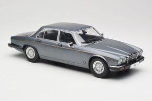Jaguar XJ Series III Metallic Grey MCG 1:18 MCG18177 Metāls — attēls 4 no 6