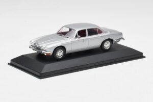 Jaguar XJ12 Series II Sudrabs Minichamps 1:43 400130401 Metāls — attēls 2 no 4