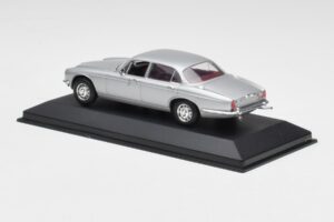 Jaguar XJ12 Series II Sudrabs Minichamps 1:43 400130401 Metāls — attēls 3 no 4