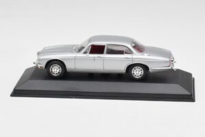 Jaguar XJ12 Series II Sudrabs Minichamps 1:43 400130401 Metāls