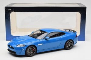 Jaguar XKR-S X150 French Racing Zils AUTOart 1:18 73641 Metāls — attēls 8 no 8