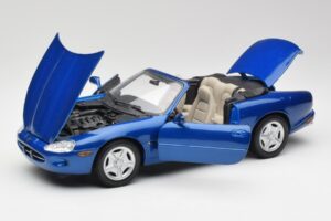 Jaguar XK8 X100 Kabriolets Azure Zils Maisto 1:18 50286 Metāls — attēls 2 no 8