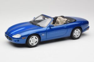 Jaguar XK8 X100 Kabriolets Azure Zils Maisto 1:18 50286 Metāls