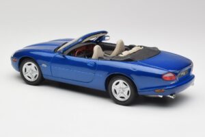 Jaguar XK8 X100 Kabriolets Azure Zils Maisto 1:18 50286 Metāls — attēls 7 no 8