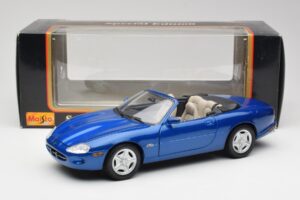 Jaguar XK8 X100 Kabriolets Azure Zils Maisto 1:18 50286 Metāls — attēls 8 no 8