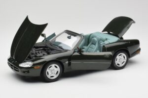 Jaguar XK8 X100 Kabriolets British Racing Zaļš Maisto 1:18 50285 Metāls — attēls 2 no 8