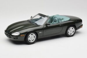 Jaguar XK8 X100 Kabriolets British Racing Zaļš Maisto 1:18 50285 Metāls