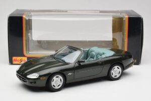 Jaguar XK8 X100 Kabriolets British Racing Zaļš Maisto 1:18 50285 Metāls — attēls 8 no 8