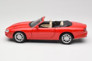 Jaguar XKR X100 Sarkans Maisto 1:18 50330 Metāls — attēls 4 no 8