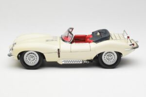 Jaguar XKSS Krēmkrāsa AUTOart 1:18 73512 Metāls — attēls 4 no 8