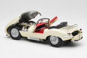 Jaguar XKSS Krēmkrāsa AUTOart 1:18 73512 Metāls — attēls 5 no 8