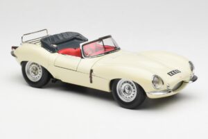 Jaguar XKSS Krēmkrāsa AUTOart 1:18 73512 Metāls — attēls 6 no 8