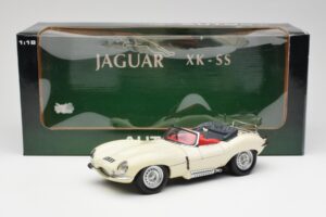 Jaguar XKSS Krēmkrāsa AUTOart 1:18 73512 Metāls — attēls 8 no 8