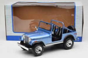 Jeep CJ-7 Laredo Zils MCG 1:18 MCG18553 Metāls — attēls 6 no 6